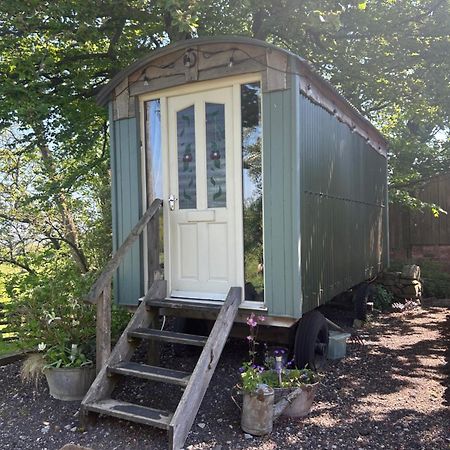 Rhodes To Serenity - Waterfall Shepherds Hut Cauldon Exterior photo