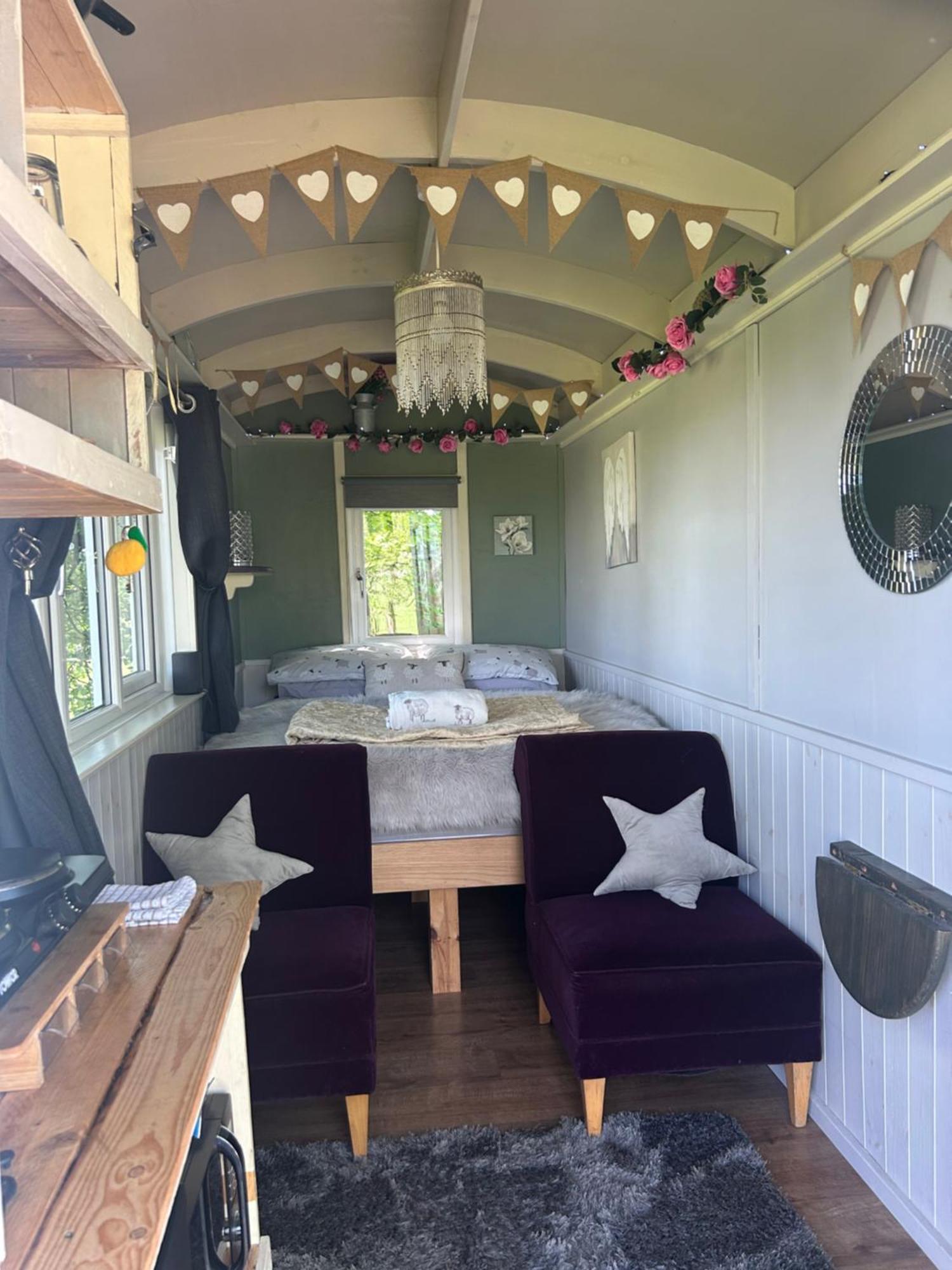 Rhodes To Serenity - Waterfall Shepherds Hut Cauldon Exterior photo